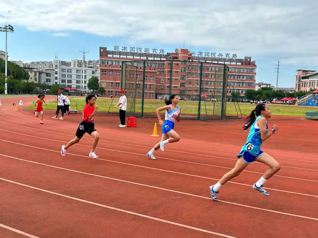 连城举办第二十九届中小学生田径运动会