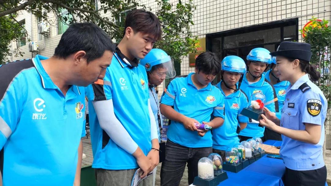 连城县总工会开展“安全骑行路 无毒伴我行”骑手开放日活动