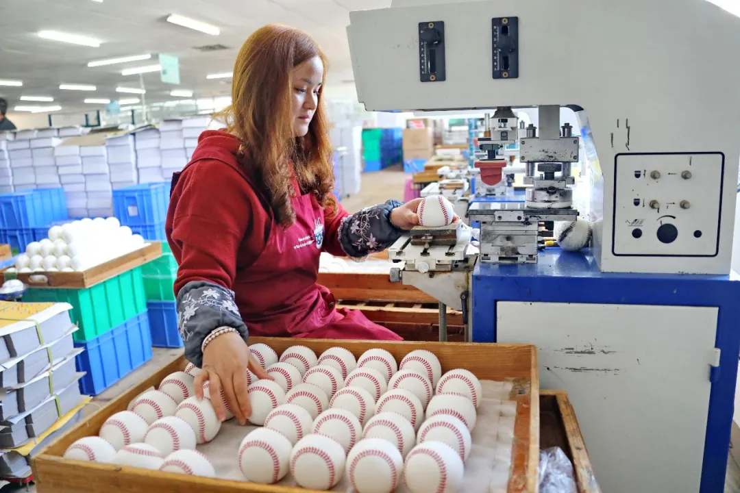 【奋勇担当 决战决胜“十四五”】一颗棒球的融合之力 ——连城棒垒球产业高质量发展结硕果