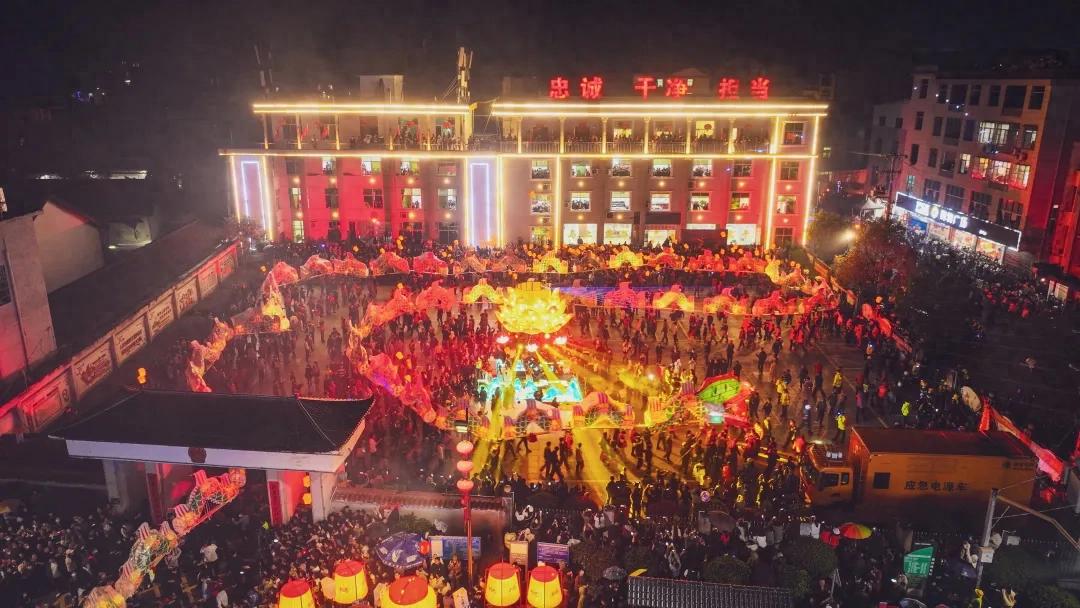 连城：元宵盛宴万众欢 坚守护航暖人心