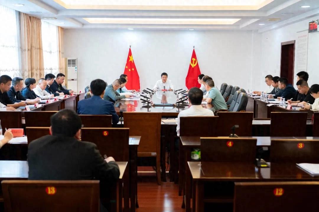 连城县委常委会召开会议