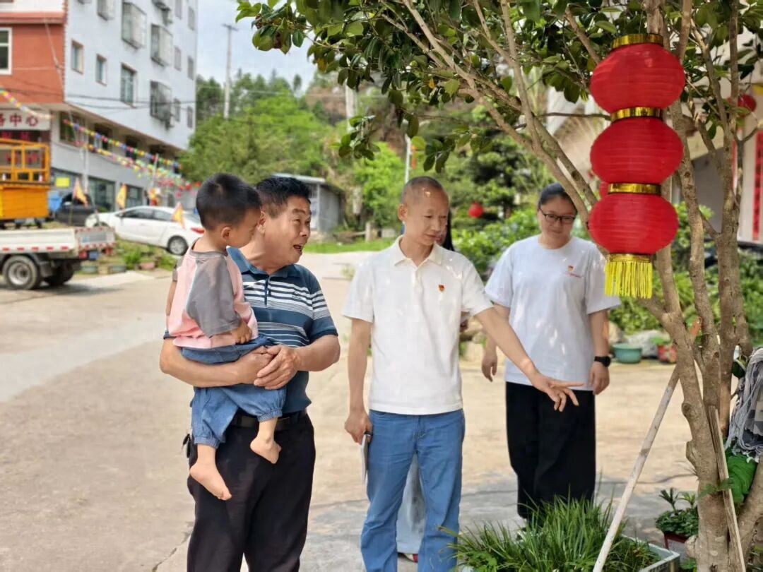 【劳动者之歌】黄炳春：当好社区群众的“贴心书记”