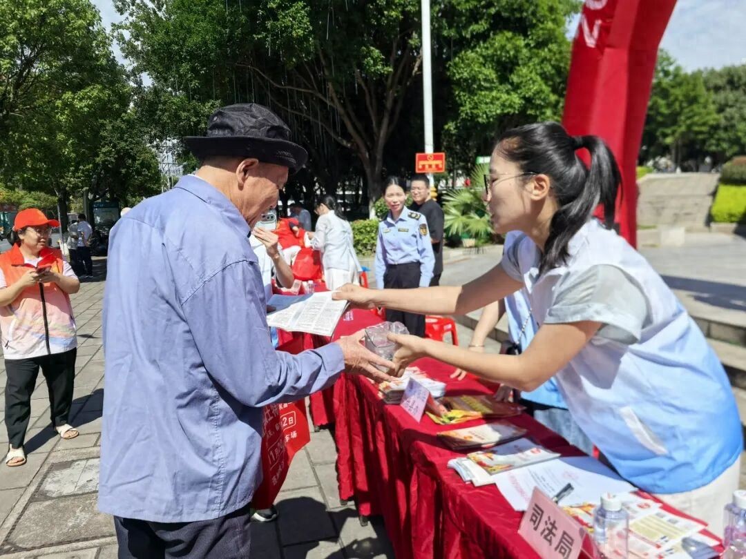 连城县举行2026年“民法典宣传月”集中宣传活动