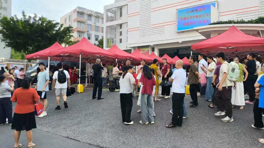 连城：1300余名考生逐梦考场 全城联动暖心护航