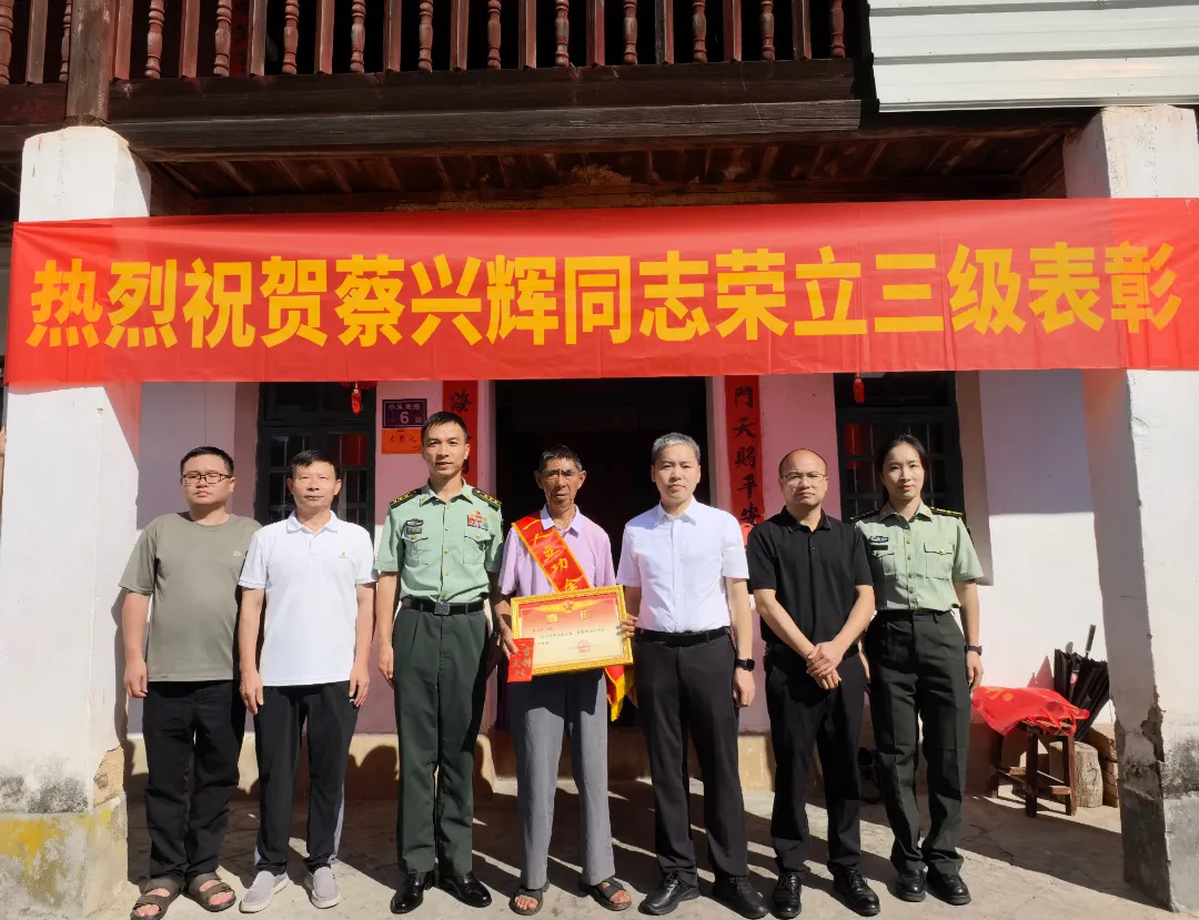 荣光耀家门 尊崇暖军心——连城县开展送喜报暨悬挂光荣牌系列活动