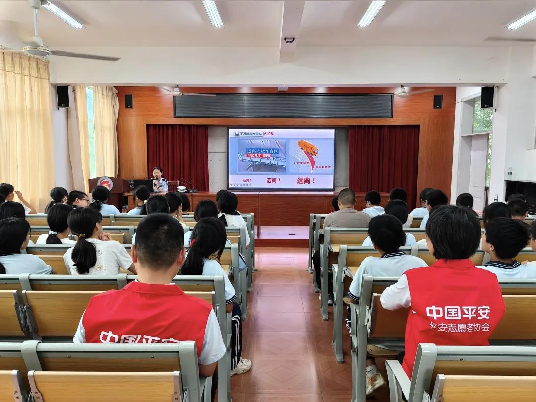 【大爱龙岩·福莲冠豸】“微光大爱 萤火虫计划”照亮学子归途