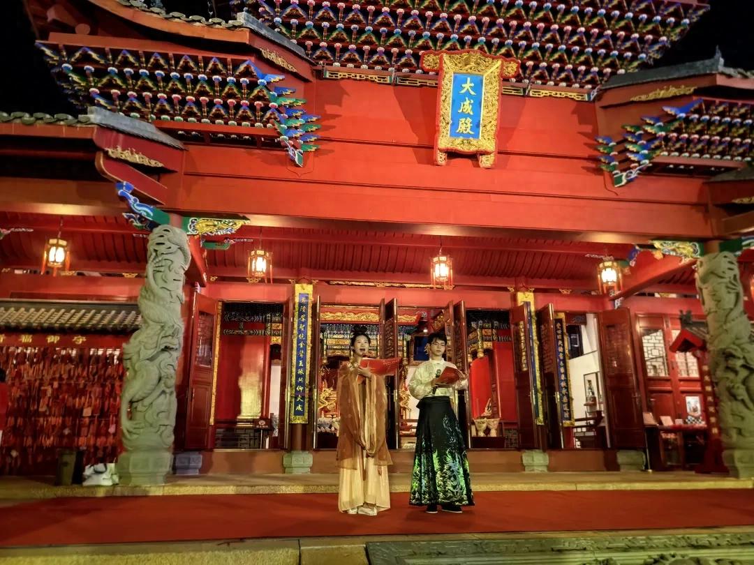 连城：文脉承中秋 诗灯点亮文庙